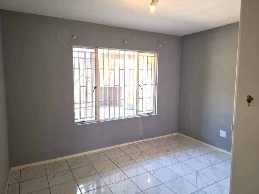 To Let 2 Bedroom Property for Rent in Mulbarton Gauteng