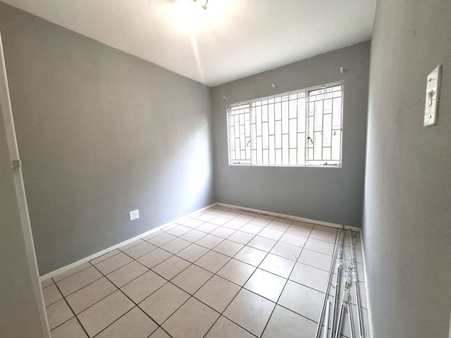 To Let 2 Bedroom Property for Rent in Mulbarton Gauteng