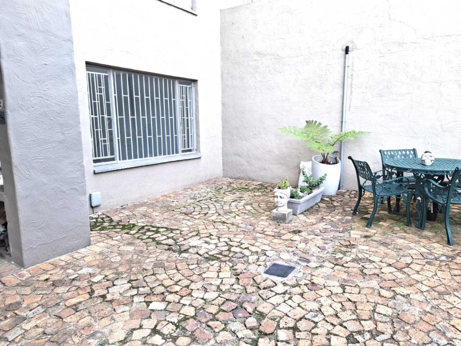 To Let 2 Bedroom Property for Rent in Mulbarton Gauteng