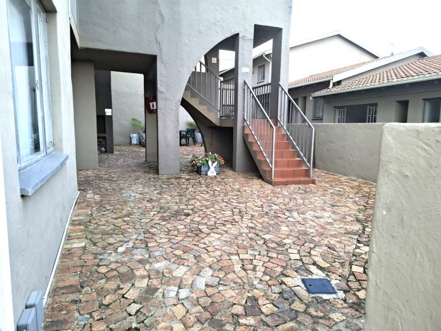 To Let 2 Bedroom Property for Rent in Mulbarton Gauteng