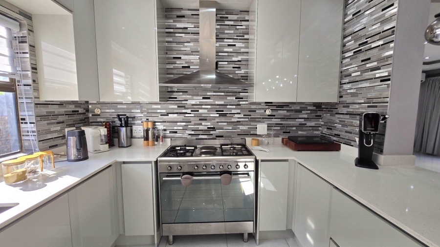 To Let 4 Bedroom Property for Rent in Meyersdal Gauteng