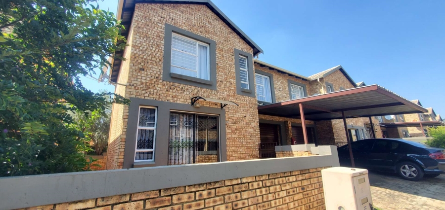 3 Bedroom Property for Sale in Wilgeheuwel Gauteng