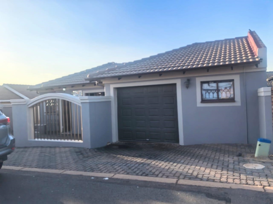To Let 3 Bedroom Property for Rent in Rosslyn Gauteng