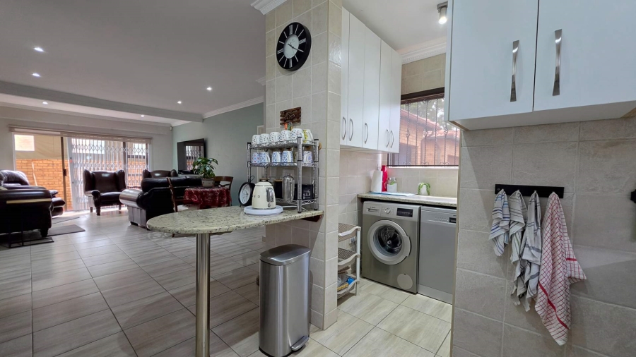 To Let 3 Bedroom Property for Rent in New Redruth Gauteng