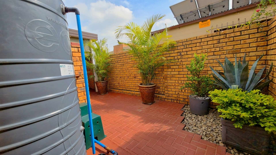 To Let 3 Bedroom Property for Rent in New Redruth Gauteng