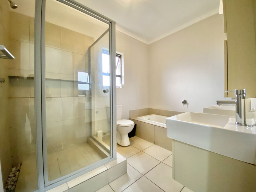 To Let 3 Bedroom Property for Rent in Broadacres Gauteng