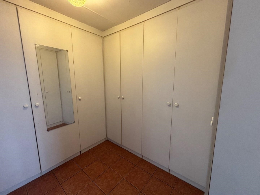 To Let 2 Bedroom Property for Rent in Kenmare Gauteng