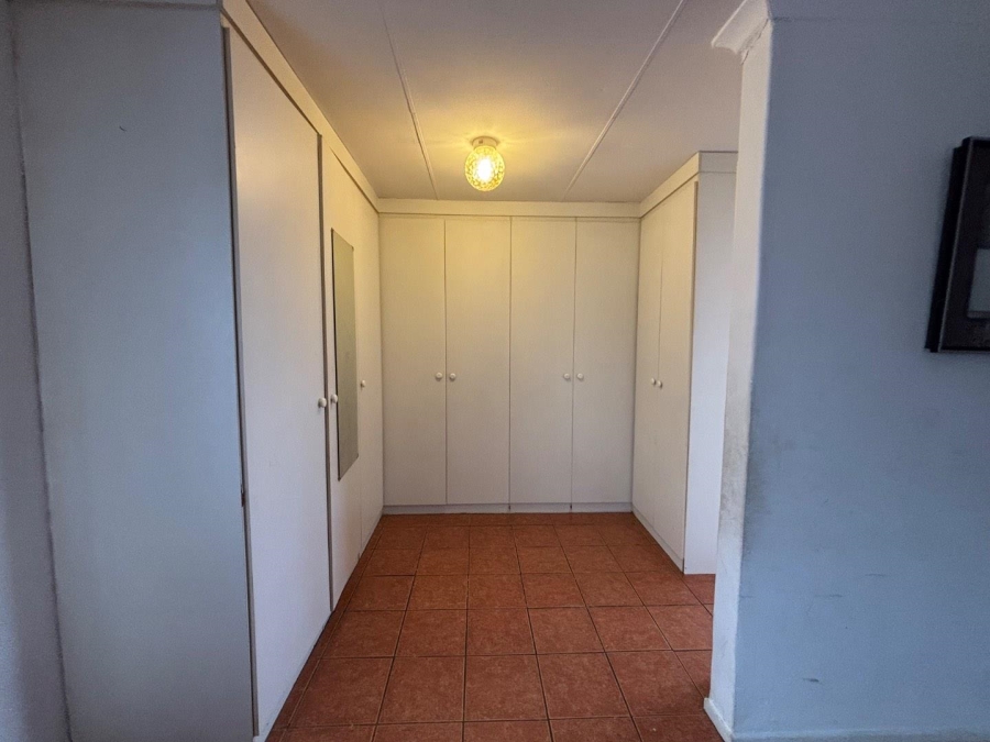 To Let 2 Bedroom Property for Rent in Kenmare Gauteng