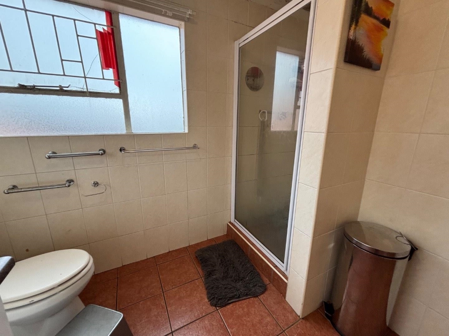 To Let 2 Bedroom Property for Rent in Kenmare Gauteng