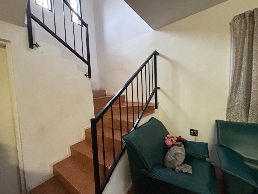 To Let 2 Bedroom Property for Rent in Kenmare Gauteng