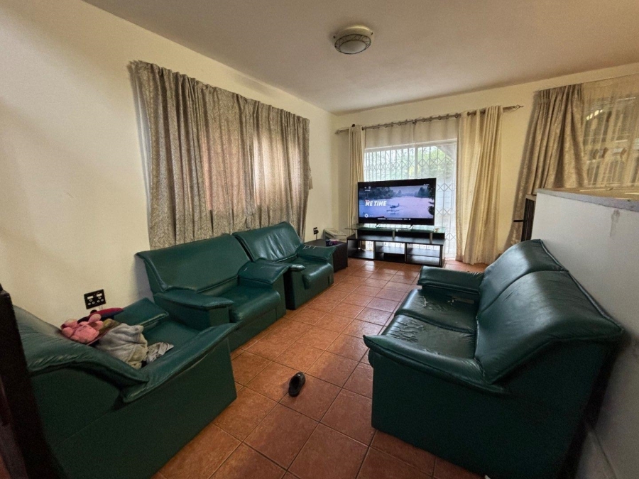 To Let 2 Bedroom Property for Rent in Kenmare Gauteng