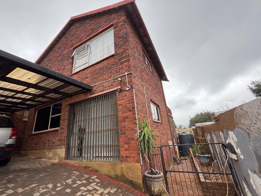 To Let 2 Bedroom Property for Rent in Kenmare Gauteng