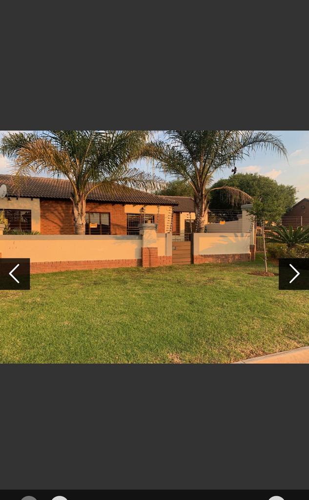 To Let 3 Bedroom Property for Rent in Crescent Wood Country Estate Gauteng