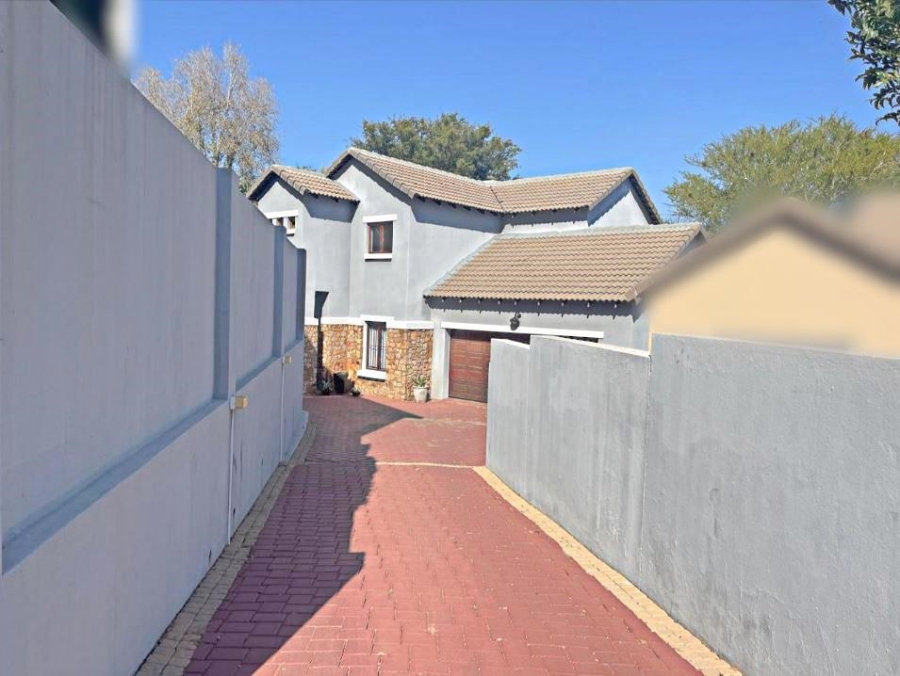 4 Bedroom Property for Sale in Olympus AH Gauteng