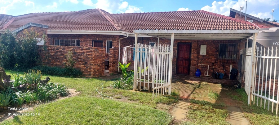 14 Bedroom Property for Sale in Mooiplaas Gauteng