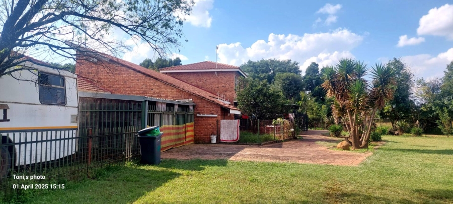 14 Bedroom Property for Sale in Mooiplaas Gauteng