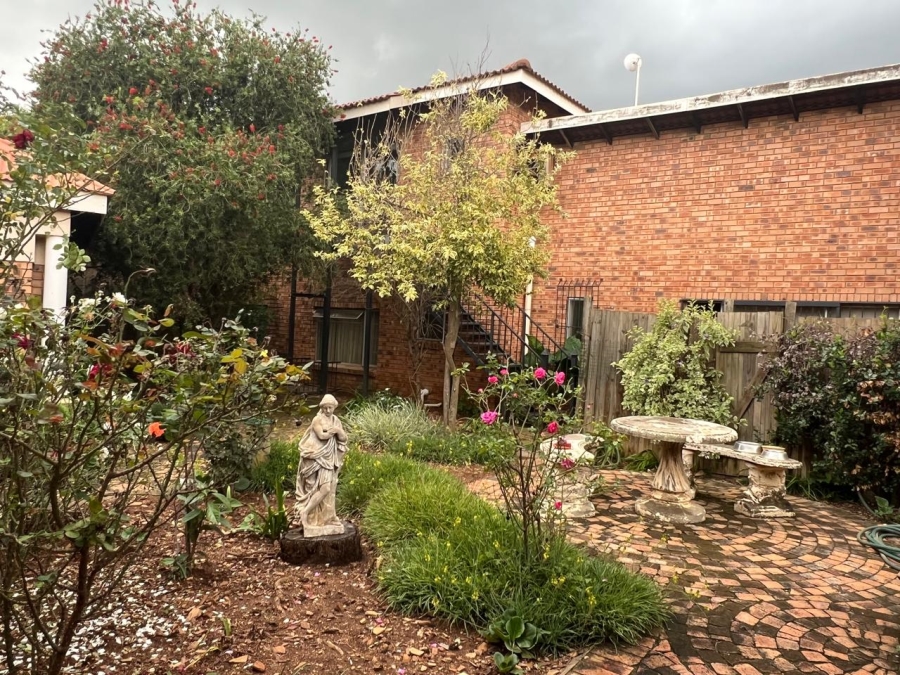 14 Bedroom Property for Sale in Mooiplaas Gauteng