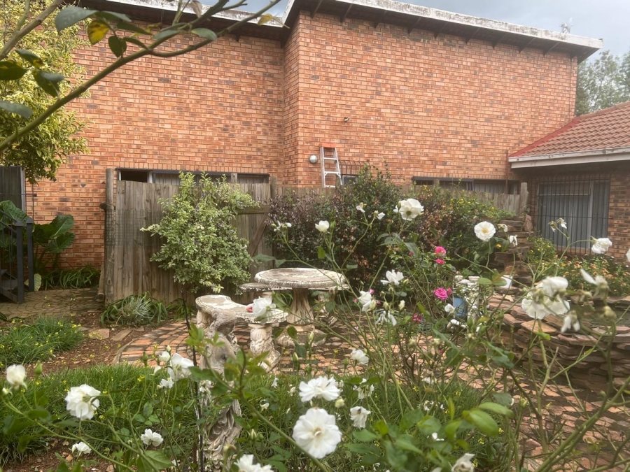 14 Bedroom Property for Sale in Mooiplaas Gauteng