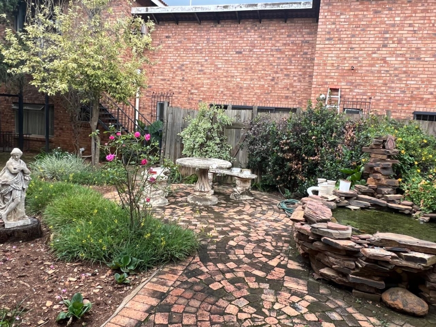 14 Bedroom Property for Sale in Mooiplaas Gauteng