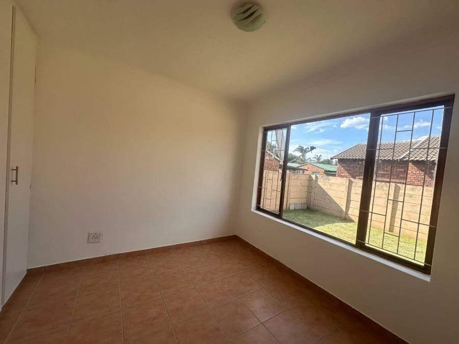 To Let 2 Bedroom Property for Rent in Florida Glen Gauteng