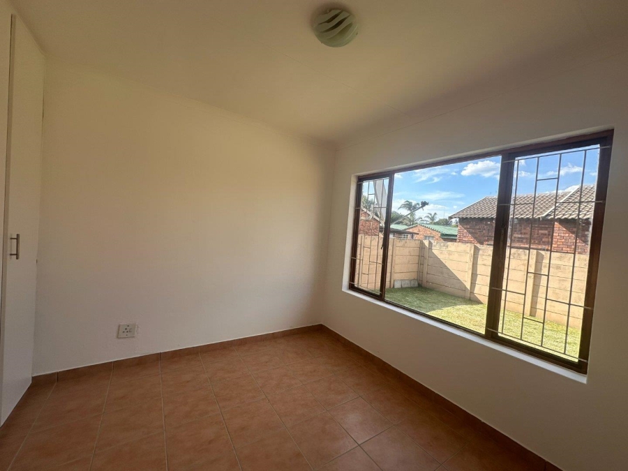 To Let 2 Bedroom Property for Rent in Florida Glen Gauteng
