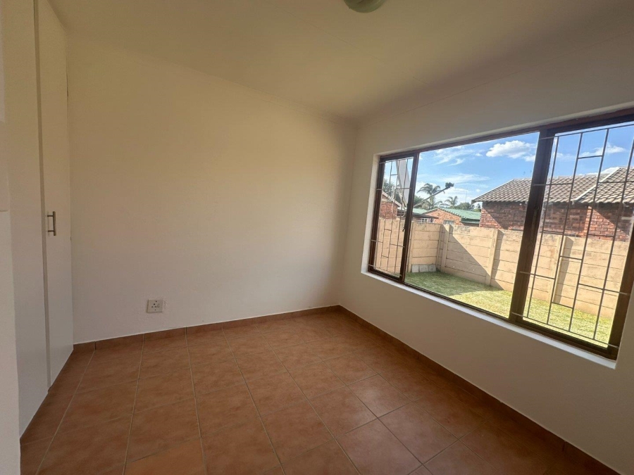To Let 2 Bedroom Property for Rent in Florida Glen Gauteng