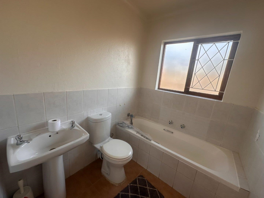To Let 2 Bedroom Property for Rent in Florida Glen Gauteng