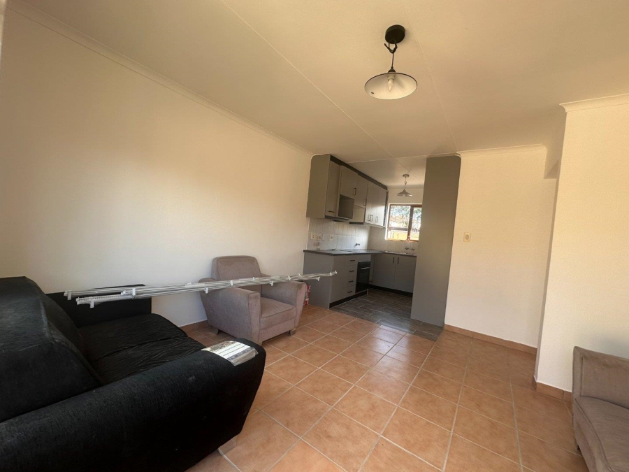 To Let 2 Bedroom Property for Rent in Florida Glen Gauteng