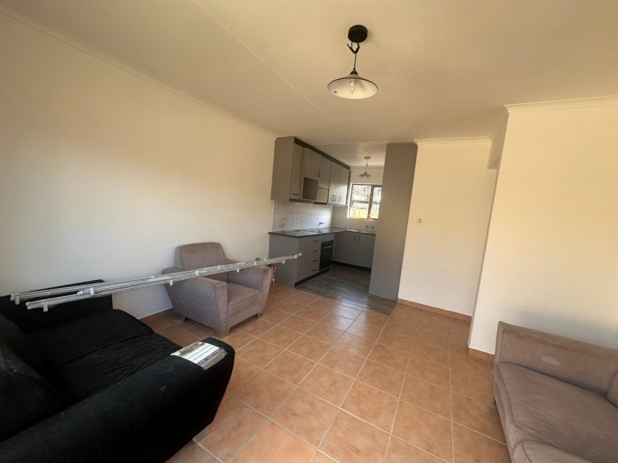 To Let 2 Bedroom Property for Rent in Florida Glen Gauteng