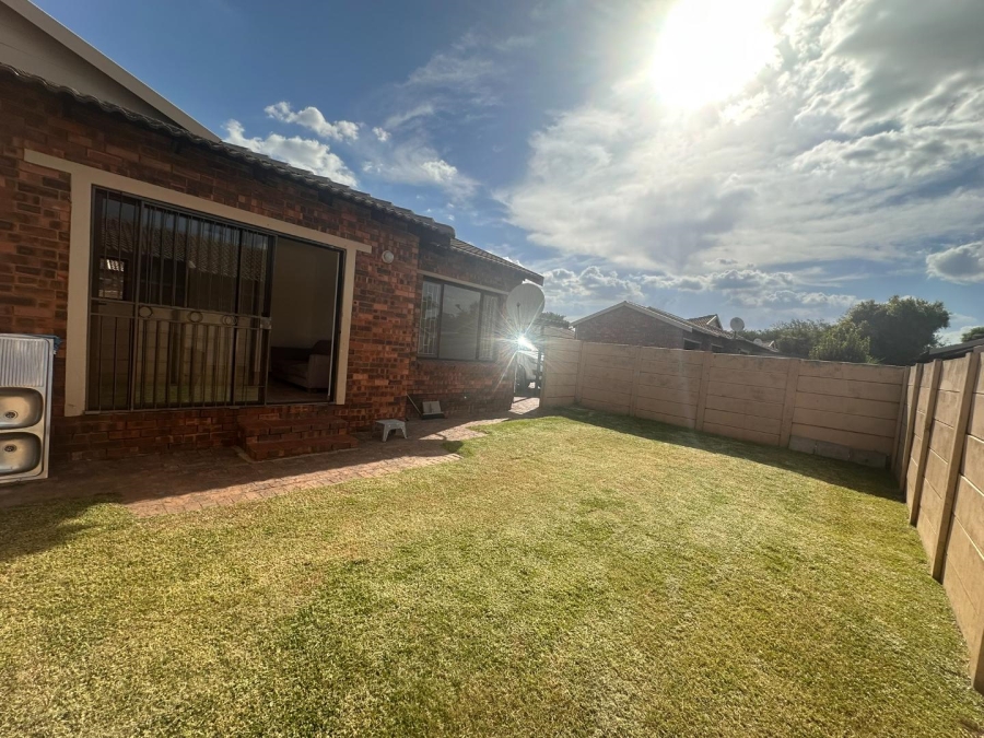 To Let 2 Bedroom Property for Rent in Florida Glen Gauteng