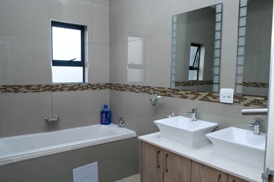 To Let 4 Bedroom Property for Rent in Six Fountains Residential Estate Gauteng
