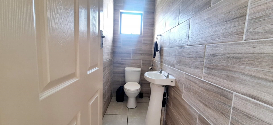 3 Bedroom Property for Sale in Brackenhurst Gauteng