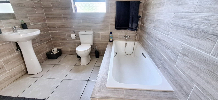 3 Bedroom Property for Sale in Brackenhurst Gauteng