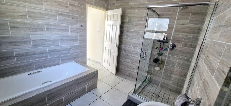 3 Bedroom Property for Sale in Brackenhurst Gauteng