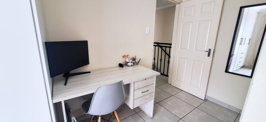 3 Bedroom Property for Sale in Brackenhurst Gauteng