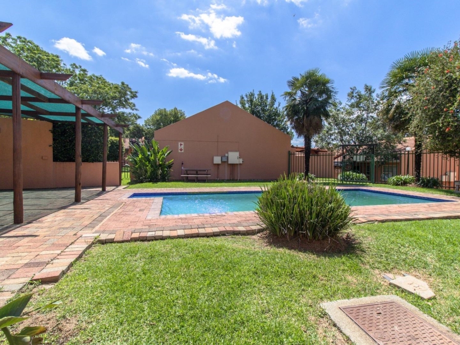2 Bedroom Property for Sale in Mondeor Gauteng