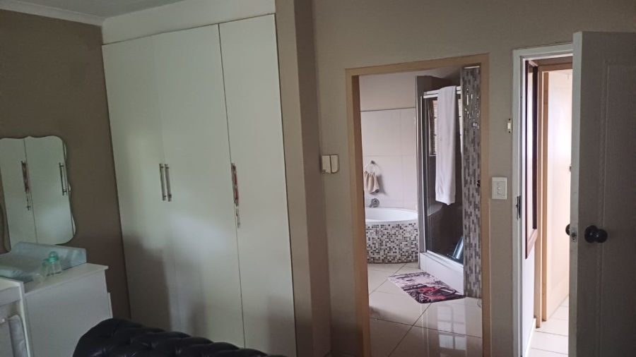 3 Bedroom Property for Sale in La Montagne Gauteng