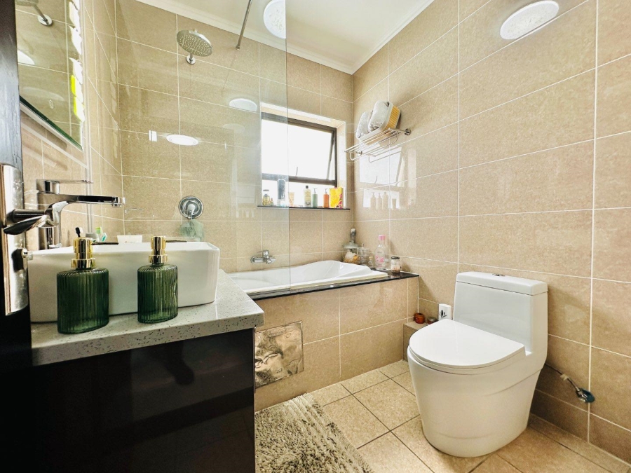 To Let 1 Bedroom Property for Rent in Fourways Gauteng