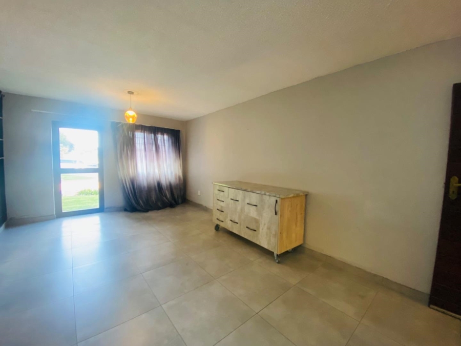 To Let 2 Bedroom Property for Rent in Weltevreden A H Gauteng