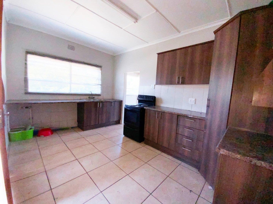 To Let 3 Bedroom Property for Rent in South Crest Gauteng