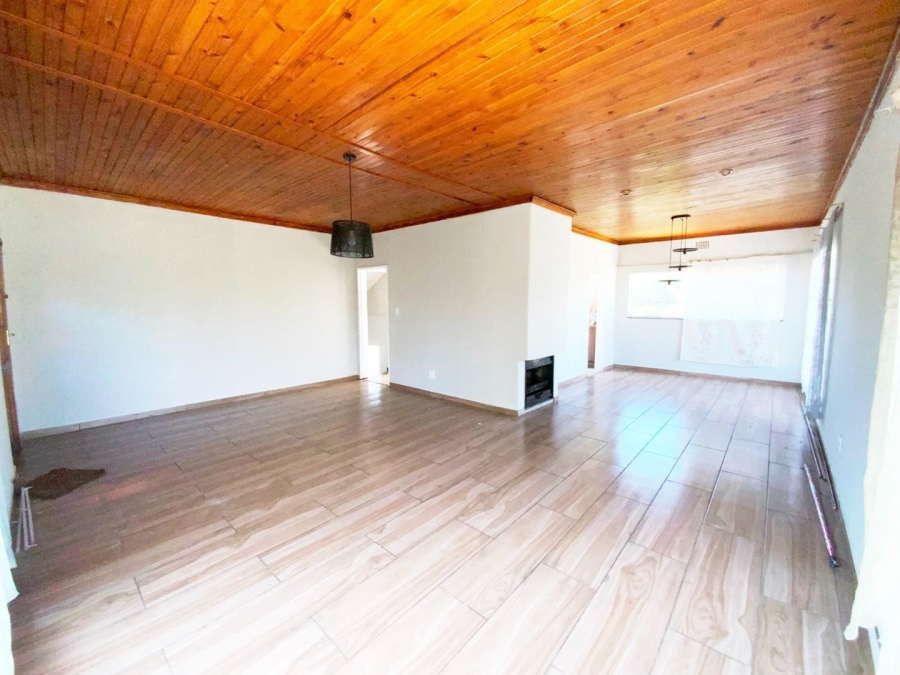 To Let 3 Bedroom Property for Rent in South Crest Gauteng