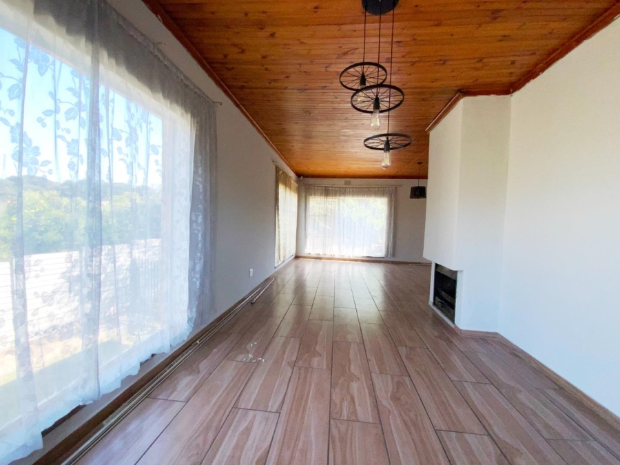 To Let 3 Bedroom Property for Rent in South Crest Gauteng