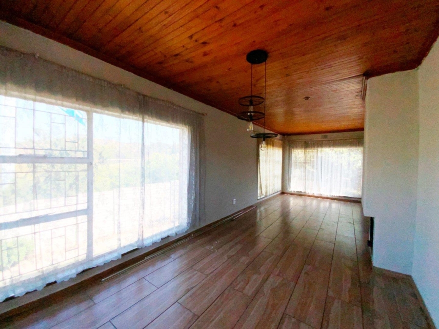 To Let 3 Bedroom Property for Rent in South Crest Gauteng