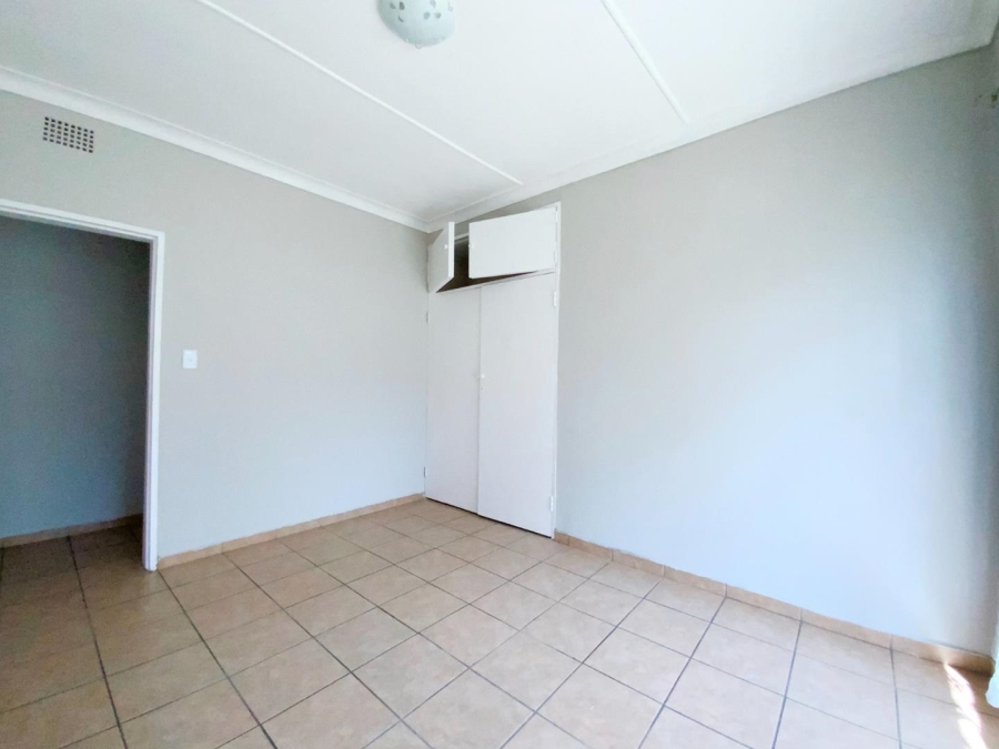 To Let 3 Bedroom Property for Rent in South Crest Gauteng