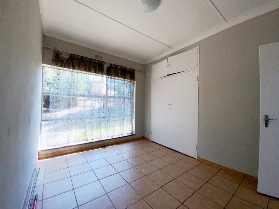 To Let 3 Bedroom Property for Rent in South Crest Gauteng