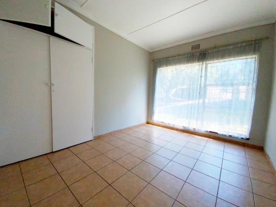 To Let 3 Bedroom Property for Rent in South Crest Gauteng