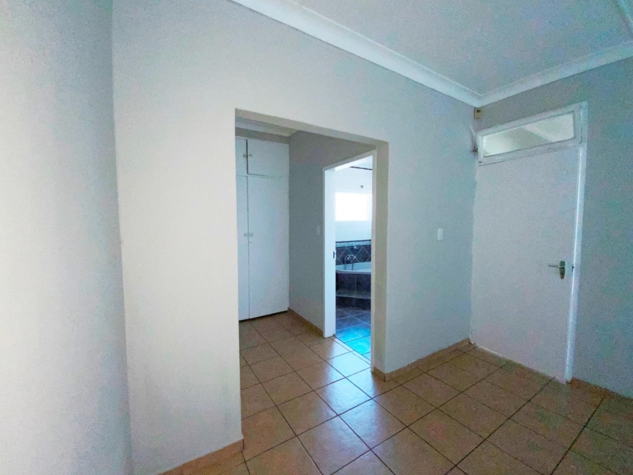 To Let 3 Bedroom Property for Rent in South Crest Gauteng