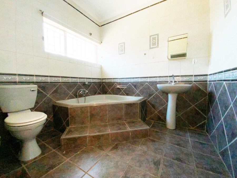 To Let 3 Bedroom Property for Rent in South Crest Gauteng