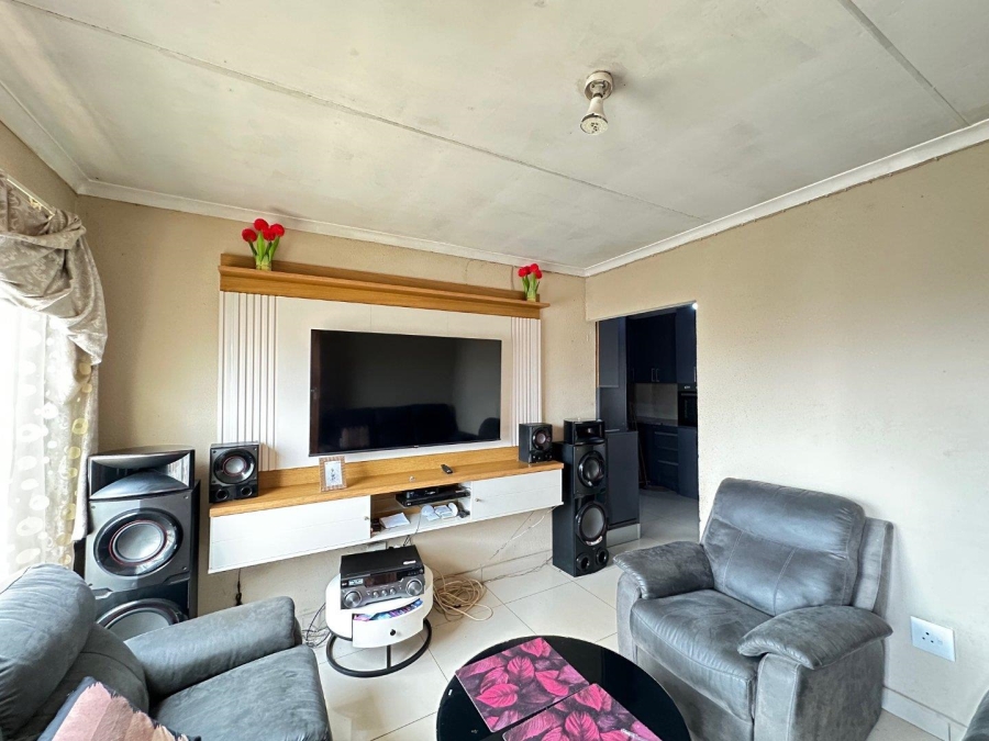 To Let 2 Bedroom Property for Rent in Lotus Gardens Gauteng