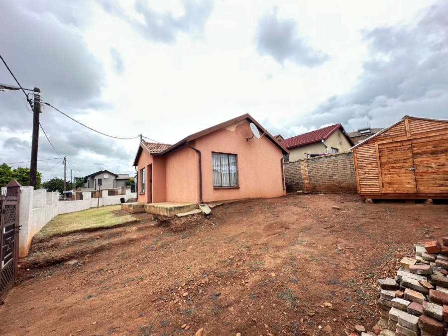 To Let 2 Bedroom Property for Rent in Lotus Gardens Gauteng